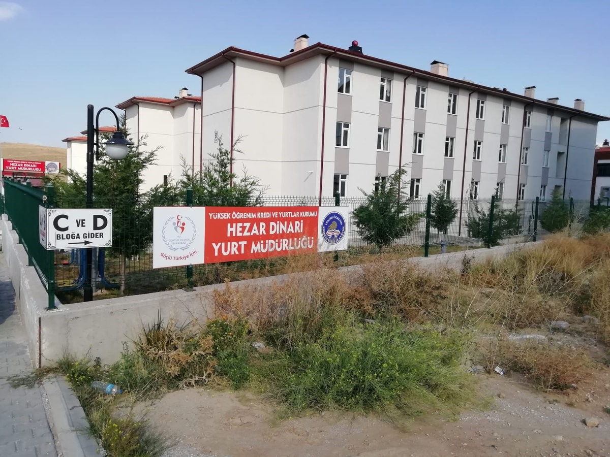 dış mekan, metin, gökyüzü, işaret içeren bir resim
      
      Açıklama otomatik olarak oluşturuldu